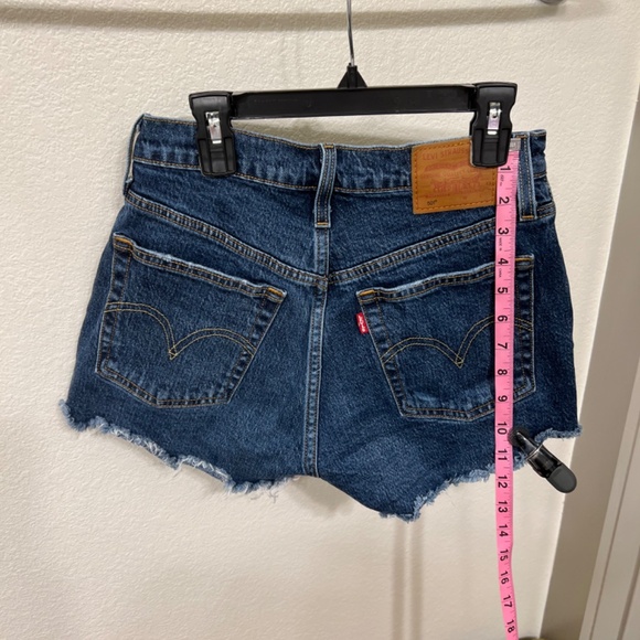 Levi’s denim shorts - Picture 3 of 3